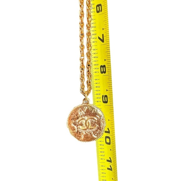 Authentic Chanel 1993 Gold Medallion CC Round Pendant Necklace with Box - Picture 14 of 15